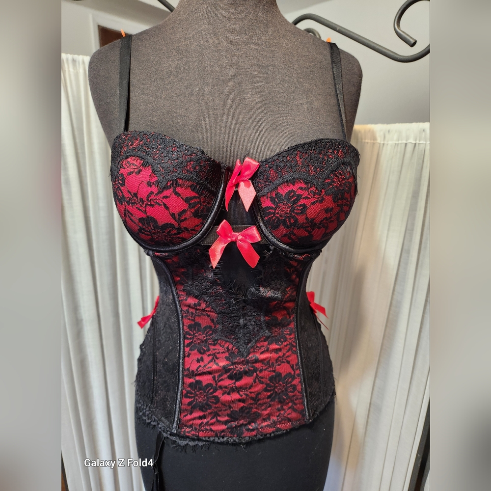 HOT TOPIC Black and Red Lace Bra with Underwire Support 34B - Picture 1 of 12